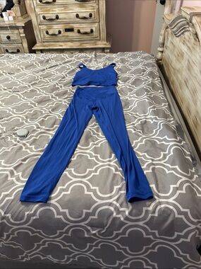 Blue Women's High-Waist Leggings and sports bra